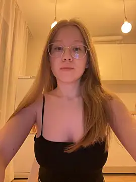 Snapshot of Eva_Weyne chatting on 10/07/25, 08:06 Eva Weyne online show from 10/07/25, 08:06