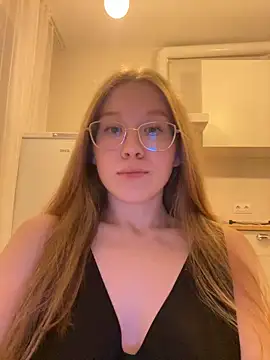 Snapshot of Eva_Weyne chatting on 10/28/25, 08:22 Eva Weyne online show from 10/28/25, 08:22