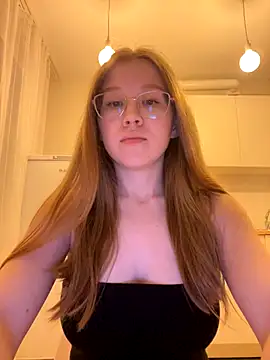 Snapshot of Eva_Weyne chatting on 10/31/25, 07:37 Eva Weyne online show from 10/31/25, 07:37