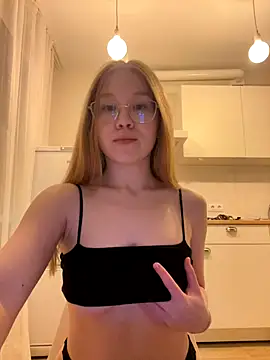 Snapshot of Eva_Weyne chatting on 11/16/25, 07:19 Eva Weyne online show from 11/16/25, 07:19