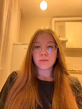 Snapshot of Eva_Weyne chatting on 11/17/25, 08:25 Eva Weyne online show from 11/17/25, 08:25