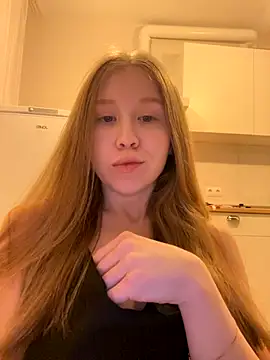 Snapshot of Eva_Weyne chatting on 11/30/25, 08:46 Eva Weyne online show from 11/30/25, 08:46