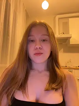 Snapshot of Eva_Weyne chatting on 12/14/25, 06:34 Eva Weyne online show from 12/14/25, 06:34