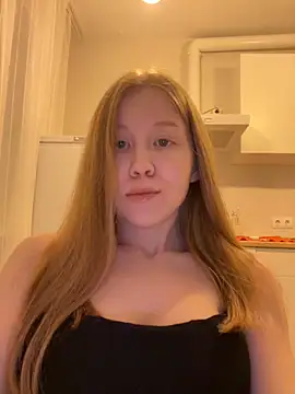 Snapshot of Eva_Weyne chatting on 12/20/25, 06:37 Eva Weyne online show from 12/20/25, 06:37