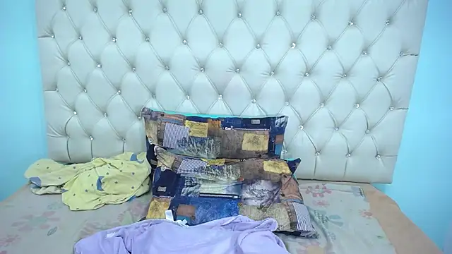 Snapshot of LindaKardi chatting on 11/26/25, 04:30 LindaKardi online show from 11/26/25, 04:30