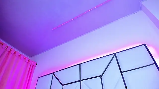 Snapshot of SarayRoyse chatting on 01/17/25, 10:23 SarayRoyse online show from 01/17/25, 10:23