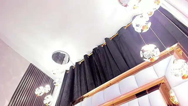 Snapshot of SarayRoyse chatting on 03/07/25, 10:21 SarayRoyse online show from 03/07/25, 10:21