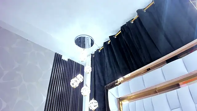 Snapshot of SarayRoyse chatting on 09/20/25, 07:37 SarayRoyse online show from 09/20/25, 07:37