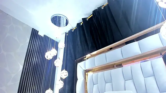 Snapshot of SarayRoyse chatting on 09/24/25, 07:39 SarayRoyse online show from 09/24/25, 07:39