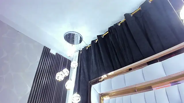 Snapshot of SarayRoyse chatting on 10/05/25, 07:34 SarayRoyse online show from 10/05/25, 07:34