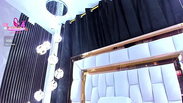 SarayRoyse online show from 04/09/26, 07:41