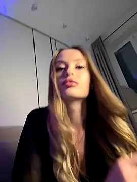 Snapshot of Sweet__Milly chatting on 10/24/25, 02:46 Sweet Milly online show from 10/24/25, 02:46