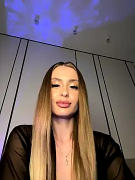 Snapshot of Sweet__Milly chatting on 10/26/25, 03:40 Sweet Milly online show from 10/26/25, 03:40