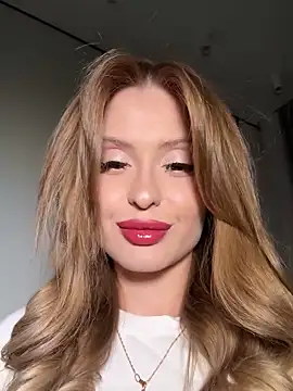 Snapshot of Sweet__Milly chatting on 12/17/25, 12:44 Sweet Milly online show from 12/17/25, 12:44