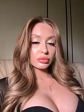 Snapshot of Sweet__Milly chatting on 02/15/26, 06:59 Sweet Milly online show from 02/15/26, 06:59