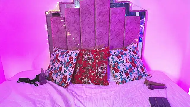 Evelynn online show from 12/19/24, 04:57