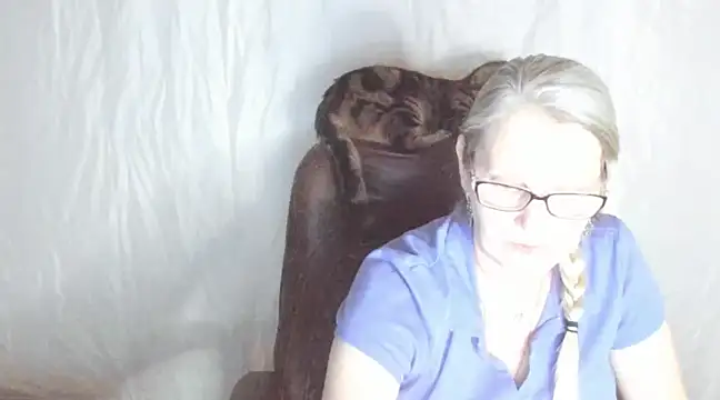 Snapshot of irinamaux chatting on 02/25/25, 05:58 irinamaux online show from 02/25/25, 05:58