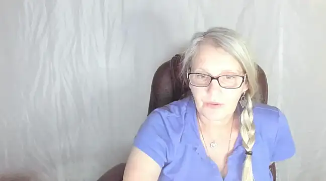 Snapshot of irinamaux chatting on 02/26/25, 03:08 irinamaux online show from 02/26/25, 03:08