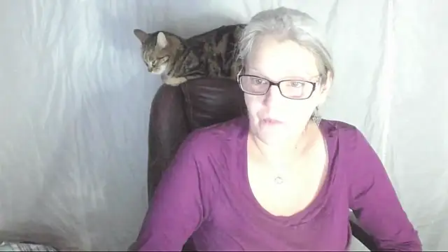 Snapshot of irinamaux chatting on 03/07/25, 02:25 irinamaux online show from 03/07/25, 02:25