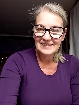 Snapshot of irinamaux chatting on 09/30/25, 05:01 irinamaux online show from 09/30/25, 05:01