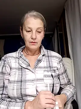 Snapshot of irinamaux chatting on 10/24/25, 03:58 irinamaux online show from 10/24/25, 03:58