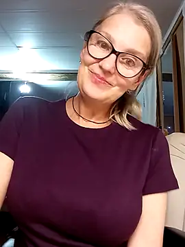 Snapshot of irinamaux chatting on 10/25/25, 04:57 irinamaux online show from 10/25/25, 04:57