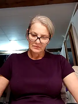 Snapshot of irinamaux chatting on 10/26/25, 06:19 irinamaux online show from 10/26/25, 06:19