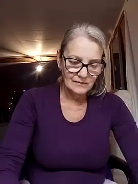 Snapshot of irinamaux chatting on 10/28/25, 11:18 irinamaux online show from 10/28/25, 11:18