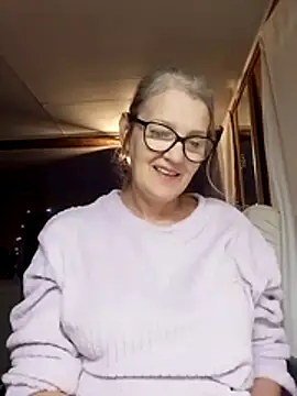 Snapshot of irinamaux chatting on 10/29/25, 11:23 irinamaux online show from 10/29/25, 11:23