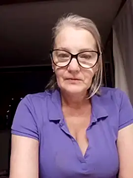 Snapshot of irinamaux chatting on 10/30/25, 02:46 irinamaux online show from 10/30/25, 02:46