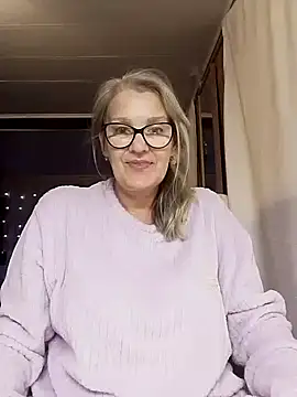 Snapshot of irinamaux chatting on 11/01/25, 06:10 irinamaux online show from 11/01/25, 06:10