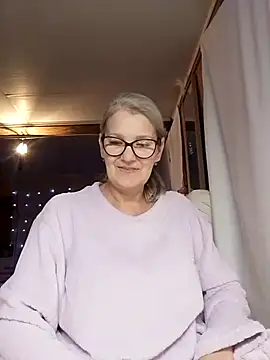 Snapshot of irinamaux chatting on 11/02/25, 06:16 irinamaux online show from 11/02/25, 06:16