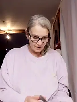 Snapshot of irinamaux chatting on 11/04/25, 11:04 irinamaux online show from 11/04/25, 11:04