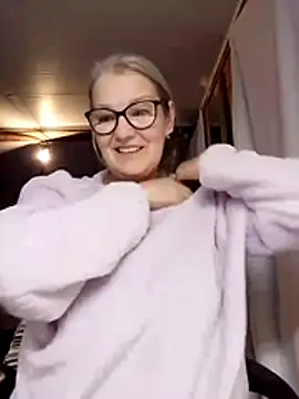 Snapshot of irinamaux chatting on 11/06/25, 06:25 irinamaux online show from 11/06/25, 06:25