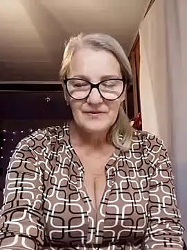 Snapshot of irinamaux chatting on 11/07/25, 07:03 irinamaux online show from 11/07/25, 07:03