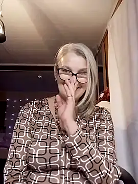 Snapshot of irinamaux chatting on 11/08/25, 07:08 irinamaux online show from 11/08/25, 07:08