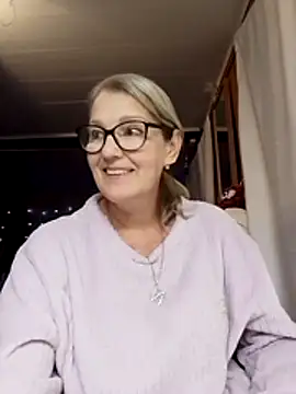 Snapshot of irinamaux chatting on 11/09/25, 08:01 irinamaux online show from 11/09/25, 08:01