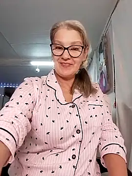 Snapshot of irinamaux chatting on 11/18/25, 05:06 irinamaux online show from 11/18/25, 05:06