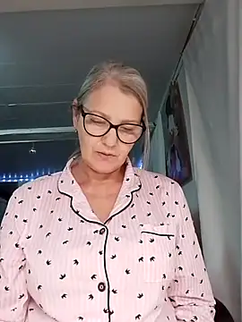 Snapshot of irinamaux chatting on 11/22/25, 09:52 irinamaux online show from 11/22/25, 09:52