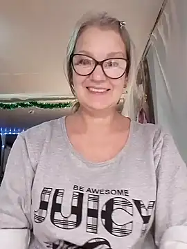 Snapshot of irinamaux chatting on 11/25/25, 02:55 irinamaux online show from 11/25/25, 02:55