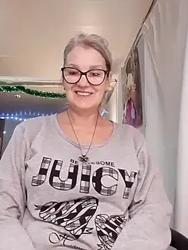 Snapshot of irinamaux chatting on 11/28/25, 12:24 irinamaux online show from 11/28/25, 12:24