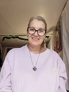 Snapshot of irinamaux chatting on 11/29/25, 06:38 irinamaux online show from 11/29/25, 06:38