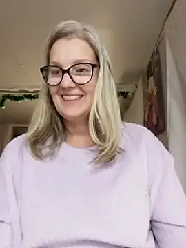 Snapshot of irinamaux chatting on 11/30/25, 10:58 irinamaux online show from 11/30/25, 10:58