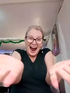 Snapshot of irinamaux chatting on 12/02/25, 09:58 irinamaux online show from 12/02/25, 09:58