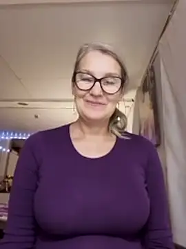 Snapshot of irinamaux chatting on 12/04/25, 08:56 irinamaux online show from 12/04/25, 08:56