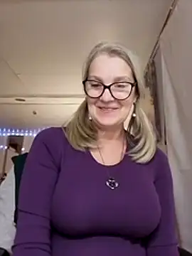 Snapshot of irinamaux chatting on 12/05/25, 02:20 irinamaux online show from 12/05/25, 02:20