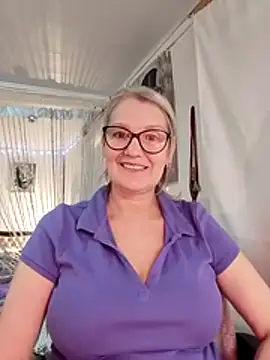 Snapshot of irinamaux chatting on 12/14/25, 10:42 irinamaux online show from 12/14/25, 10:42