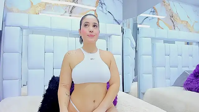 Snapshot of emily_madrid chatting on 01/31/25, 05:19 emily madrid online show from 01/31/25, 05:19