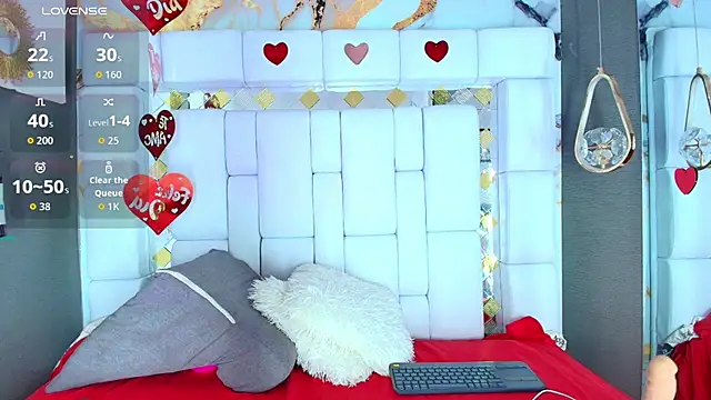 Snapshot of emily_madrid chatting on 09/17/25, 05:53 emily madrid online show from 09/17/25, 05:53