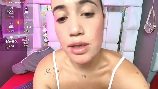 Snapshot of emily_madrid chatting on 11/03/25, 06:14 emily madrid online show from 11/03/25, 06:14